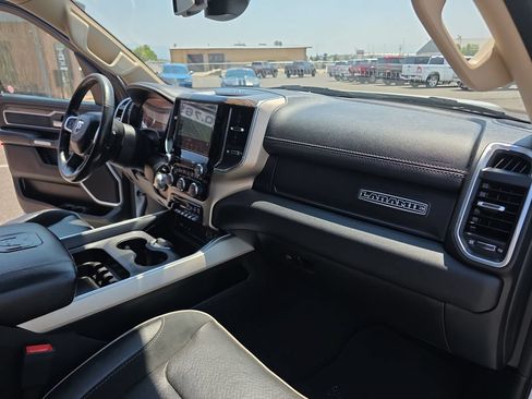 Used 2019 RAM 1500 Laramie AWD/4WD image 34