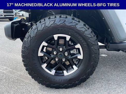 Used 2024 Jeep Wrangler Unlimited Rubicon 4xe w/ Convenience Group AWD/4WD image 5