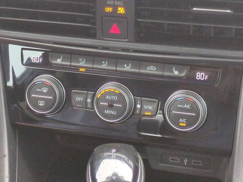 Used 2022 Volkswagen Jetta SE image 17