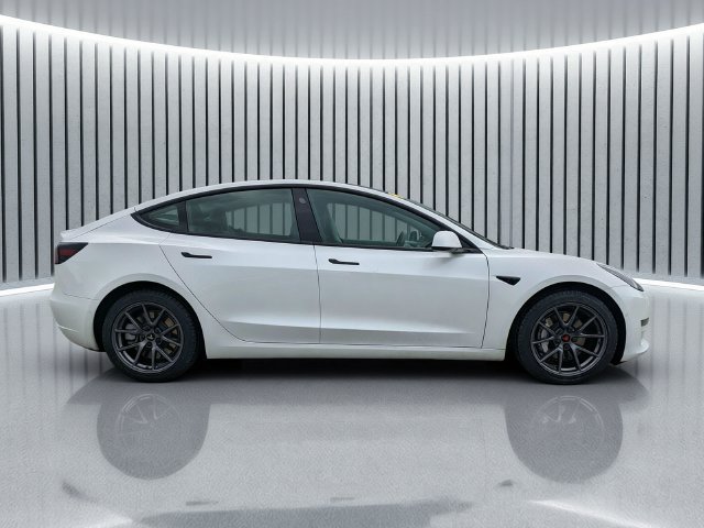 Used 2022 Tesla Model 3 RWD image 3