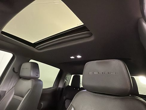 Used 2022 GMC Sierra 1500 Denali w/ Denali Reserve Package AWD/4WD image 15
