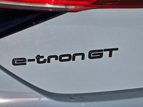 Used 2024 Audi e-tron GT Premium Plus image 27