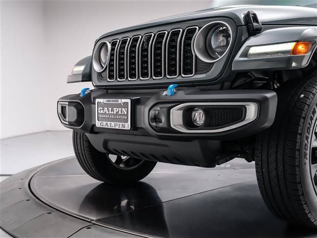 Used 2024 Jeep Wrangler Unlimited Sahara w/ Technology Group AWD/4WD image 12