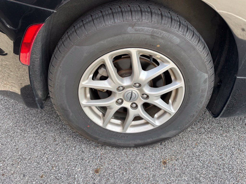 Used 2025 Chrysler Pacifica Select FWD image 5