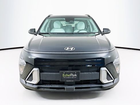 Used 2025 Hyundai Kona SEL image 2