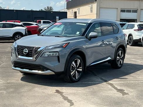 Used 2021 Nissan Rogue Platinum FWD image 2