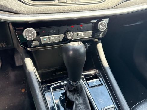 Used 2024 Jeep Compass Latitude AWD/4WD image 16