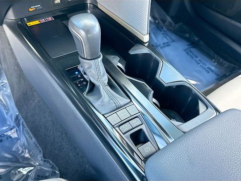 Used 2025 Toyota Camry SE w/ Convenience Package image 16
