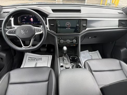 Used 2021 Volkswagen Atlas Cross Sport SEL AWD/4WD image 2