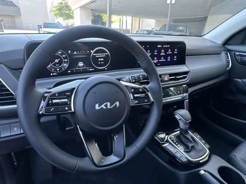 Certified 2026 Kia Seltos EX w/ EX Sunroof Package FWD image 13