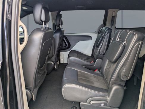 Used 2020 Dodge Grand Caravan SXT image 15