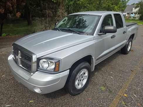 Used 2007 Dodge Dakota SLT w/ Trailer Tow Group AWD/4WD image 3