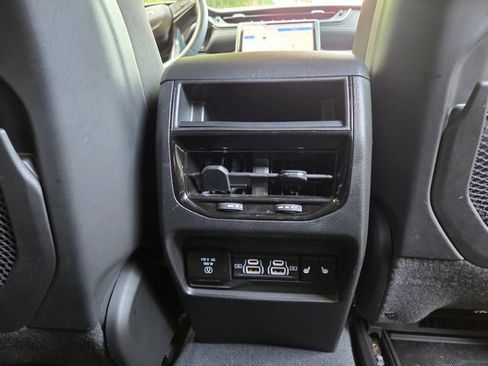 Used 2023 Jeep Grand Cherokee Limited w/ Luxury Tech Group II AWD/4WD image 20