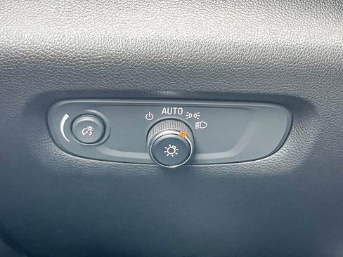 Used 2022 Chevrolet Traverse LT w/ LPO, Floor Liner Package image 51