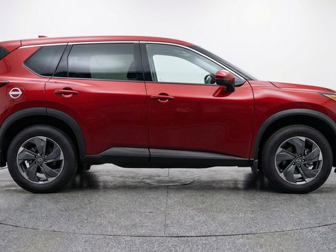 Used 2025 Nissan Rogue SV image 11