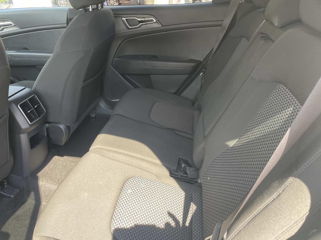 Used 2025 Kia Sportage LX AWD/4WD image 15