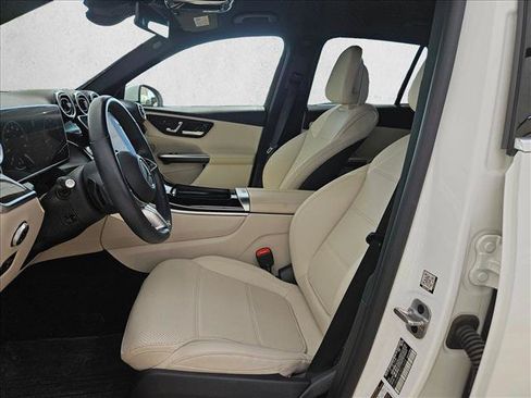 Used 2024 Mercedes-Benz GLC 300 4MATIC image 14