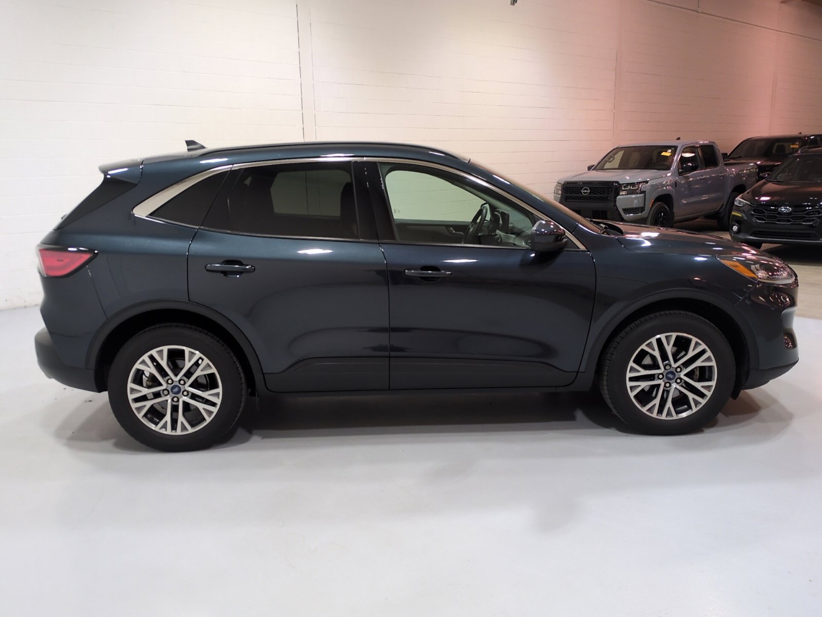 Used 2022 Ford Escape SEL AWD/4WD image 2