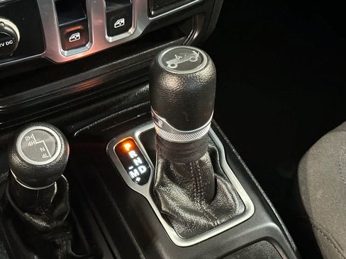Used 2018 Jeep Wrangler Sport AWD/4WD image 23