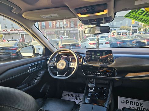 Used 2021 Nissan Rogue Platinum image 16