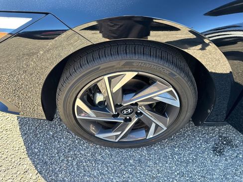 New 2025 Hyundai Elantra SEL image 20
