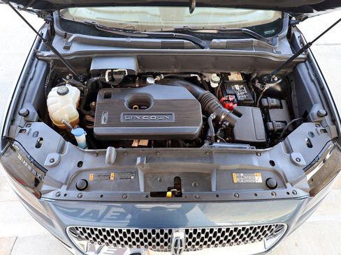 Used 2019 Lincoln Nautilus Reserve image 12