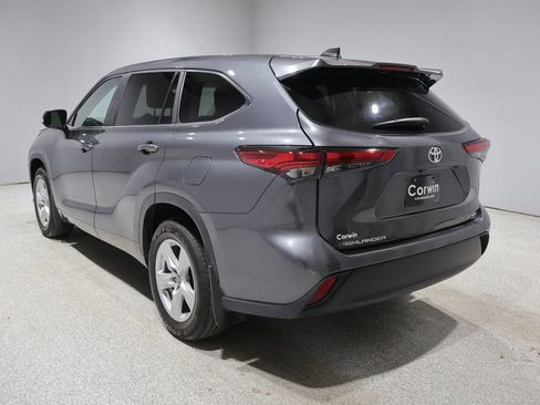 Used 2023 Toyota Highlander LE AWD/4WD image 5