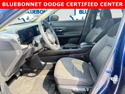 Used 2025 Nissan Kicks SV AWD/4WD image 11