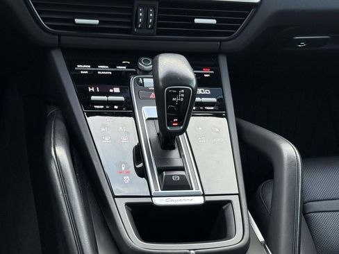 Used 2020 Porsche Cayenne Turbo image 19