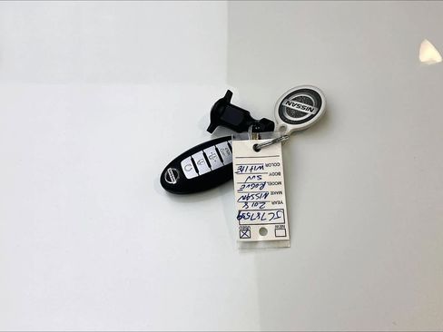 Used 2018 Nissan Rogue SV FWD image 14