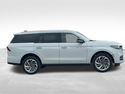 New 2026 Lincoln Navigator Reserve AWD/4WD image 6