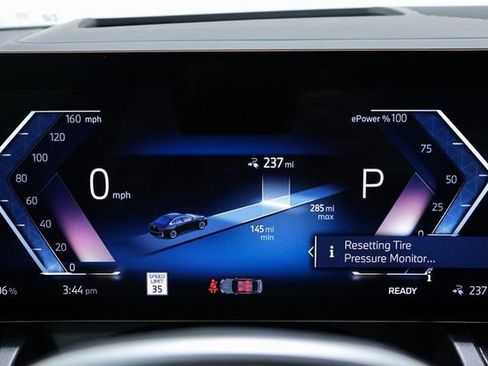 Used 2025 BMW i5 xDrive40 w/ Premium Package image 2