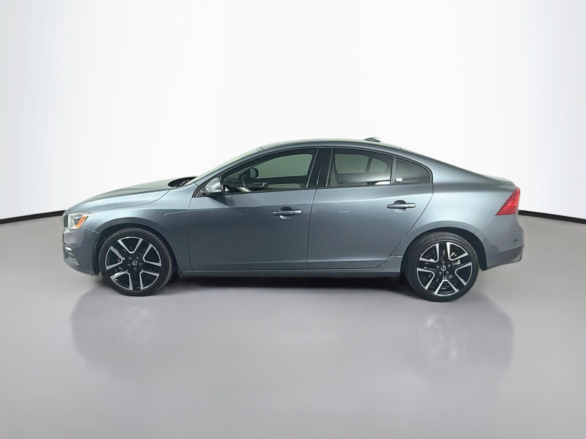 Used 2018 Volvo S60 T5 Dynamic w/ Vision Package FWD image 9