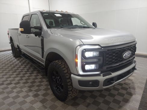 Used 2024 Ford F250 XLT w/ XLT Premium Package AWD/4WD image 4