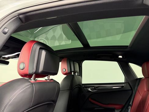 Certified 2026 Porsche Macan AWD/4WD image 17