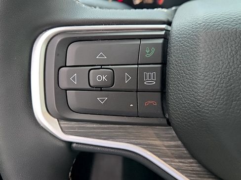 Used 2024 Jeep Wagoneer L Series II AWD/4WD image 13