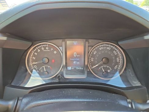 Used 2023 Toyota Tacoma TRD Off-Road w/ Technology Package AWD/4WD image 17