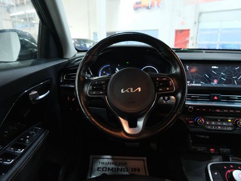 Used 2022 Kia Niro EX w/ Cold Weather Package image 29