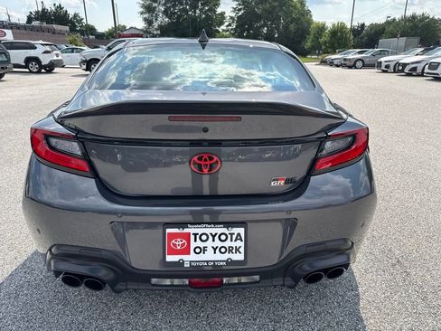 Used 2022 Toyota GR86 RWD image 4