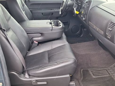 Used 2010 Chevrolet Silverado 2500 LT w/ Interior Plus Package AWD/4WD image 24
