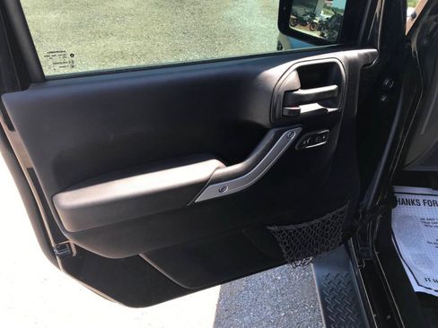 Used 2016 Jeep Wrangler Unlimited Sahara w/ Dual Top Group AWD/4WD image 6