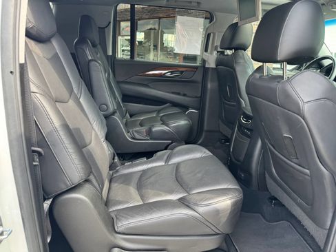 Used 2018 Cadillac Escalade ESV Luxury AWD/4WD image 51
