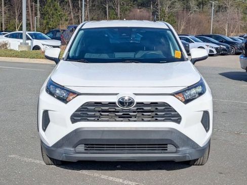 Used 2022 Toyota RAV4 LE image 10