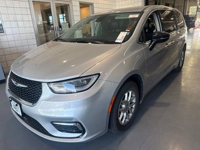 Used 2024 Chrysler Pacifica Touring-L