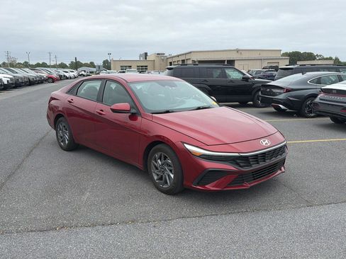 Used 2024 Hyundai Elantra SEL FWD image 7