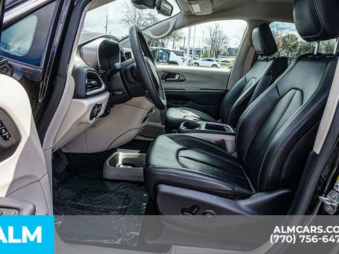 Used 2024 Chrysler Pacifica Touring-L image 19