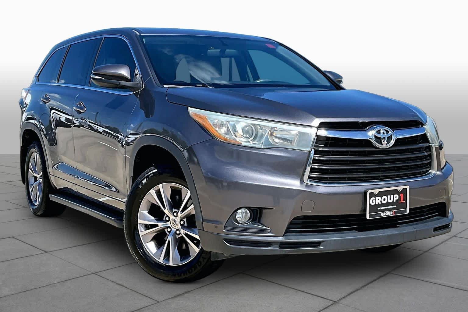 Used 2015 Toyota Highlander Plus FWD image 3