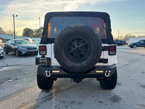 Used 2017 Jeep Wrangler Unlimited Sahara AWD/4WD image 8