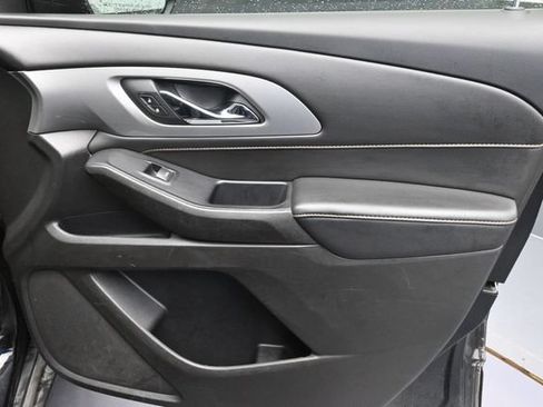 Used 2021 Chevrolet Traverse LT w/ LPO, Floor Liner Package FWD image 34