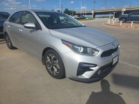 Used 2020 Kia Forte LXS FWD image 2
